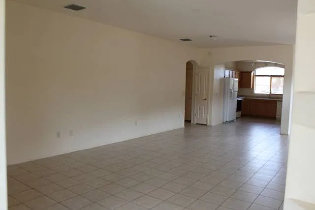 4 bed, 1600 sqft, $2,100 — Photo 4