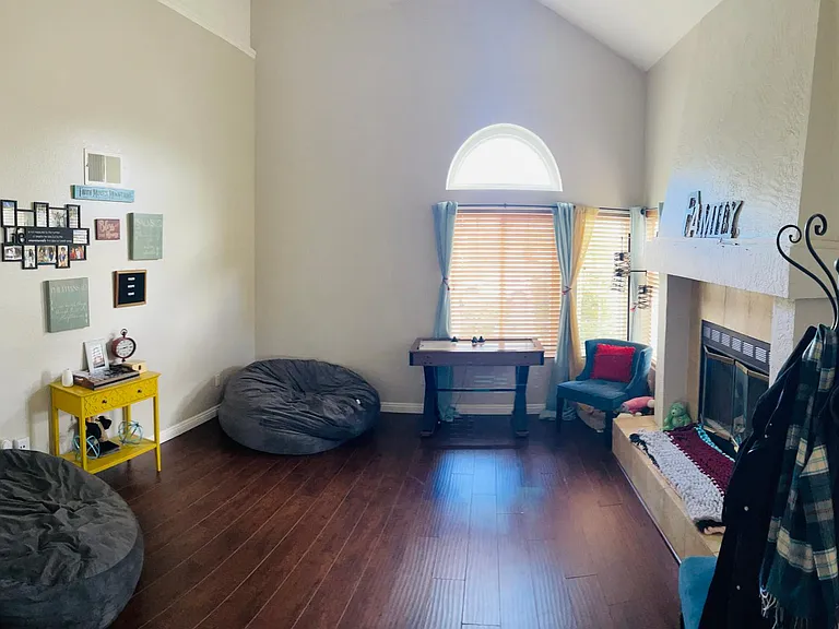 1582 Drake Ct — Photo 3