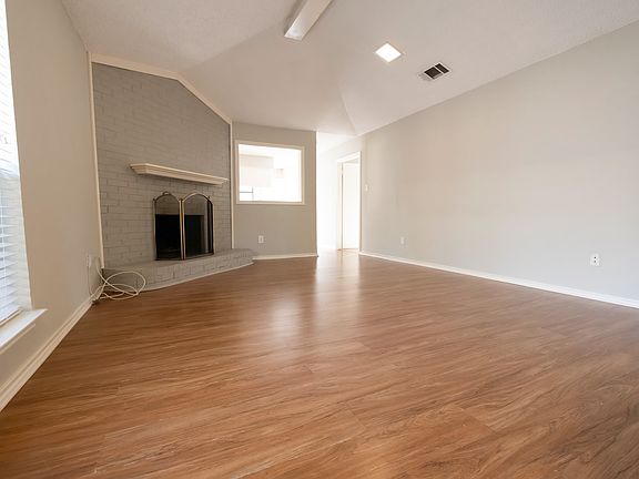 3rd image of 2404 Cordoba Dr APT B