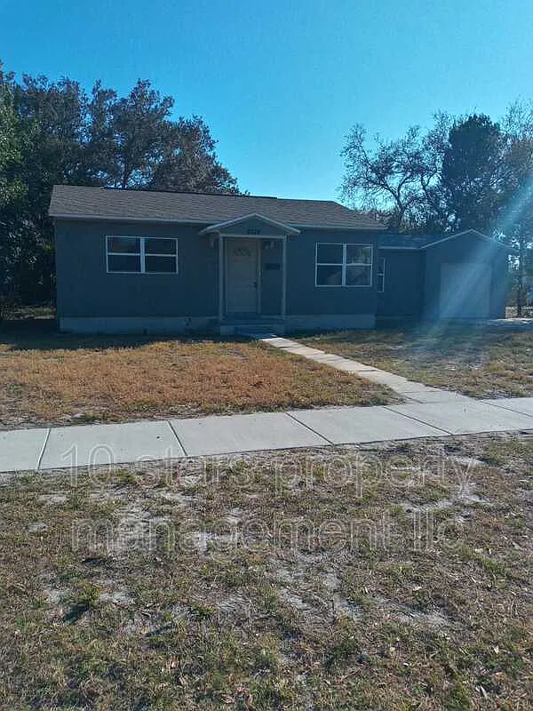3 bed, 1.0 bath, 864 sqft, $1,850 — Photo 2