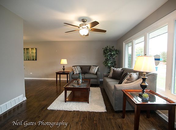 5th image of 420 E 168th Pl
