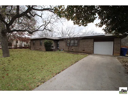 204 Oak St Photo 1