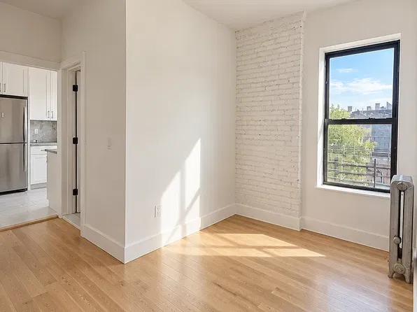 49 Kingston Ave #3L, Brooklyn, NY 11213