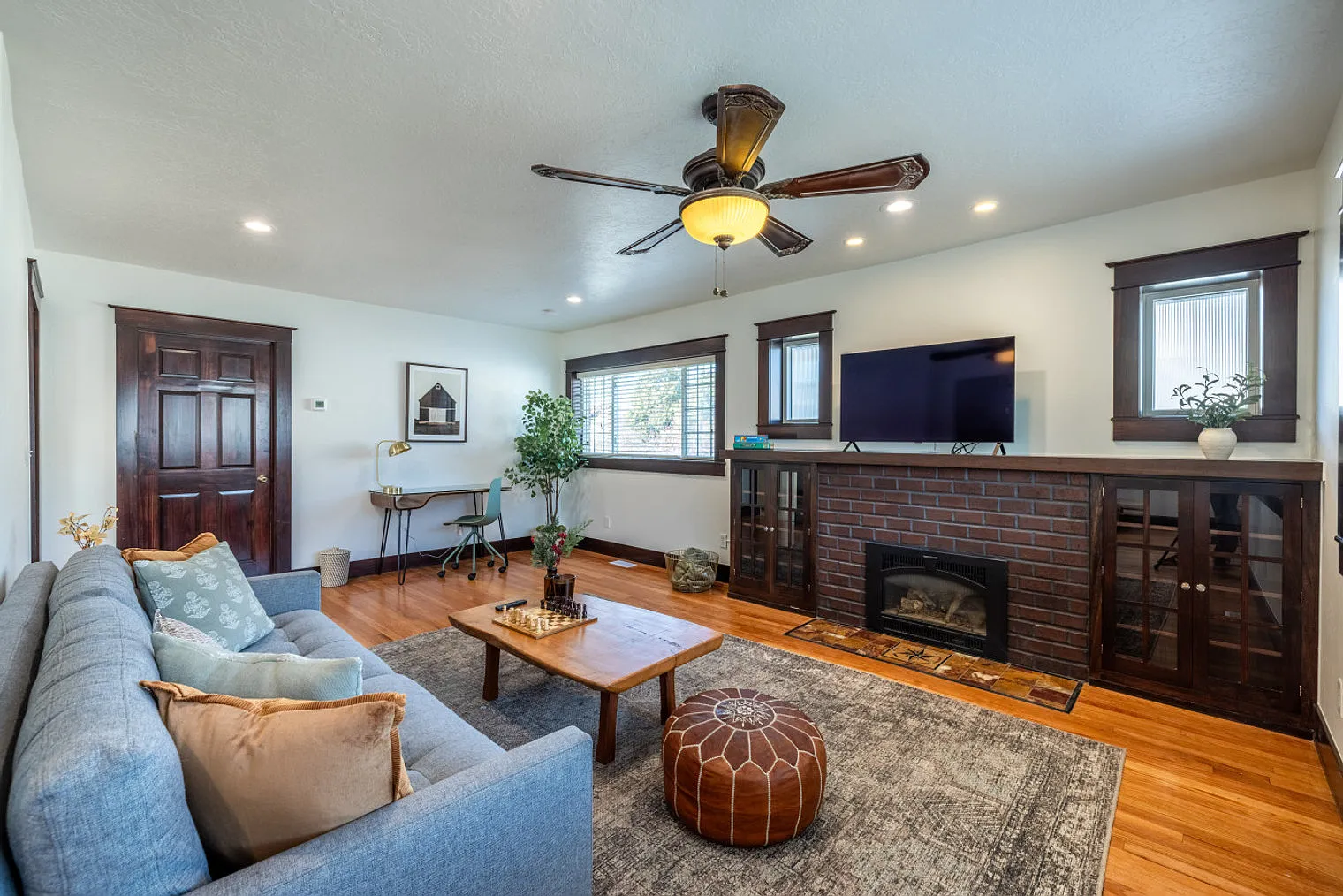 4 bed, 2.0 bath, 2152 sqft, $3,958 — Photo 1
