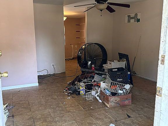 3rd image of 1244 E Myrtle St