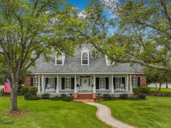 9 Oak Pl, New Iberia, LA 70563