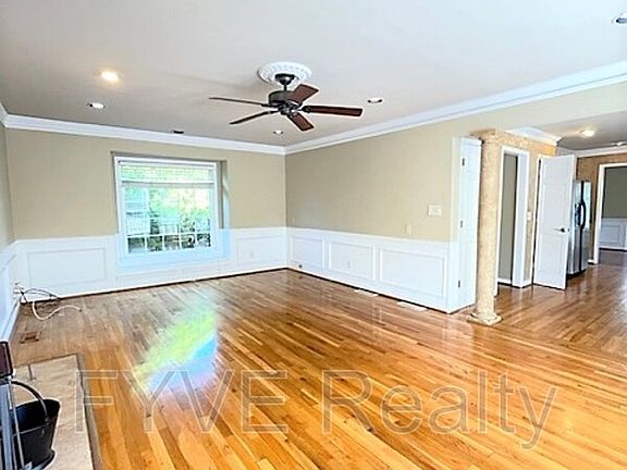4th image of 2860 Shurburne Dr