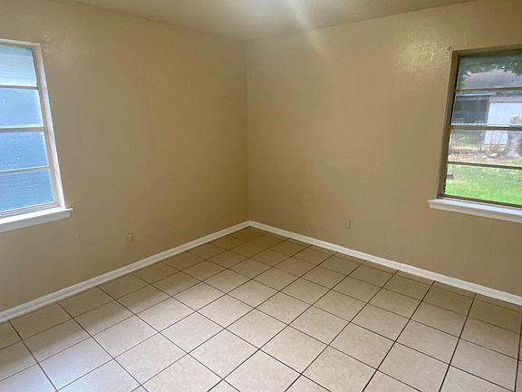 3rd image of 1101 Ann Dr #B