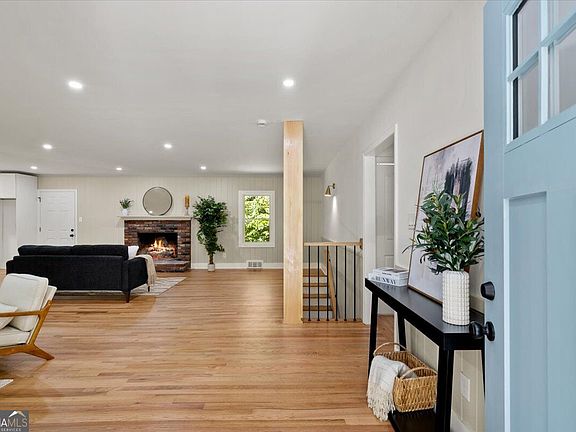 3rd image of 1522 Wilson Cir SW