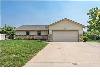 2nd image of 212 N Cedarwood Dr