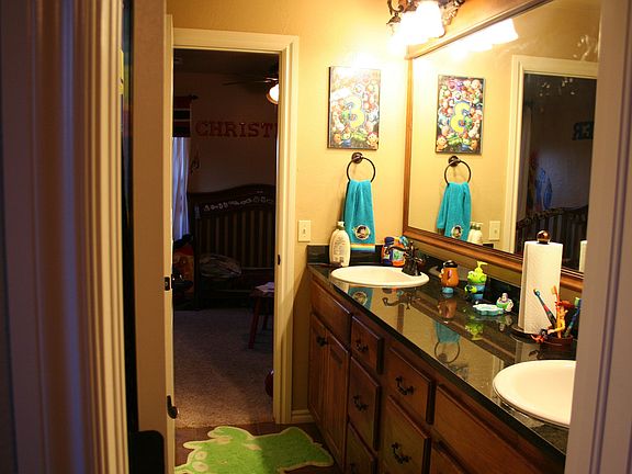 3rd image of 3715 NE Cypress Ln