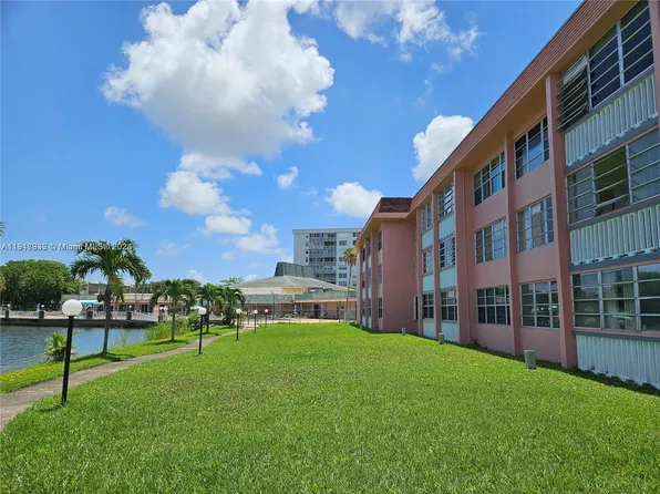 18555 NE 14th Ave APT 517, Miami, FL 33179