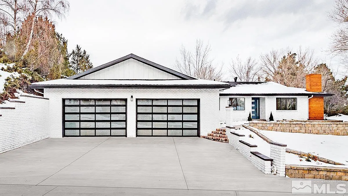 2325 Mueller Dr photo 1