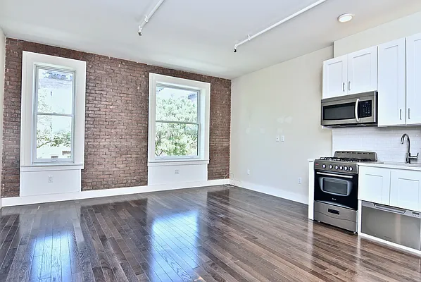 Rented by Bohemia Realty Group | media 16