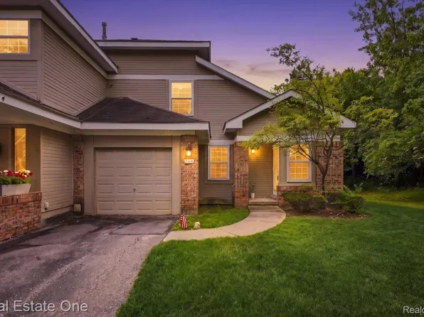 6622 Fieldstone Ct, West Bloomfield, MI 48322