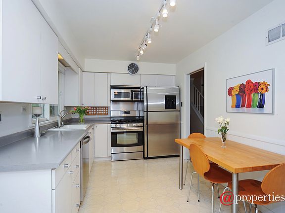 Kitchen / Breakfast Room