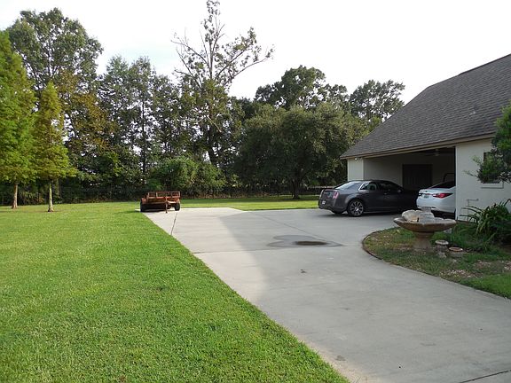 4th image of 18273 Magnolia Oaks Dr