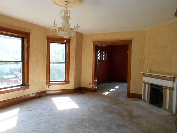 2nd image of 657 Windsor St #P