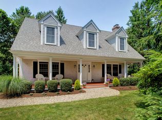 1 McGregor Rd, Falmouth, MA 02543