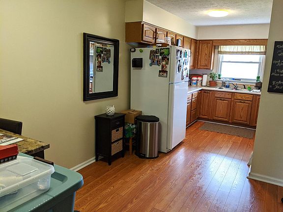 2nd image of 209 & 211 Lakeview Dr