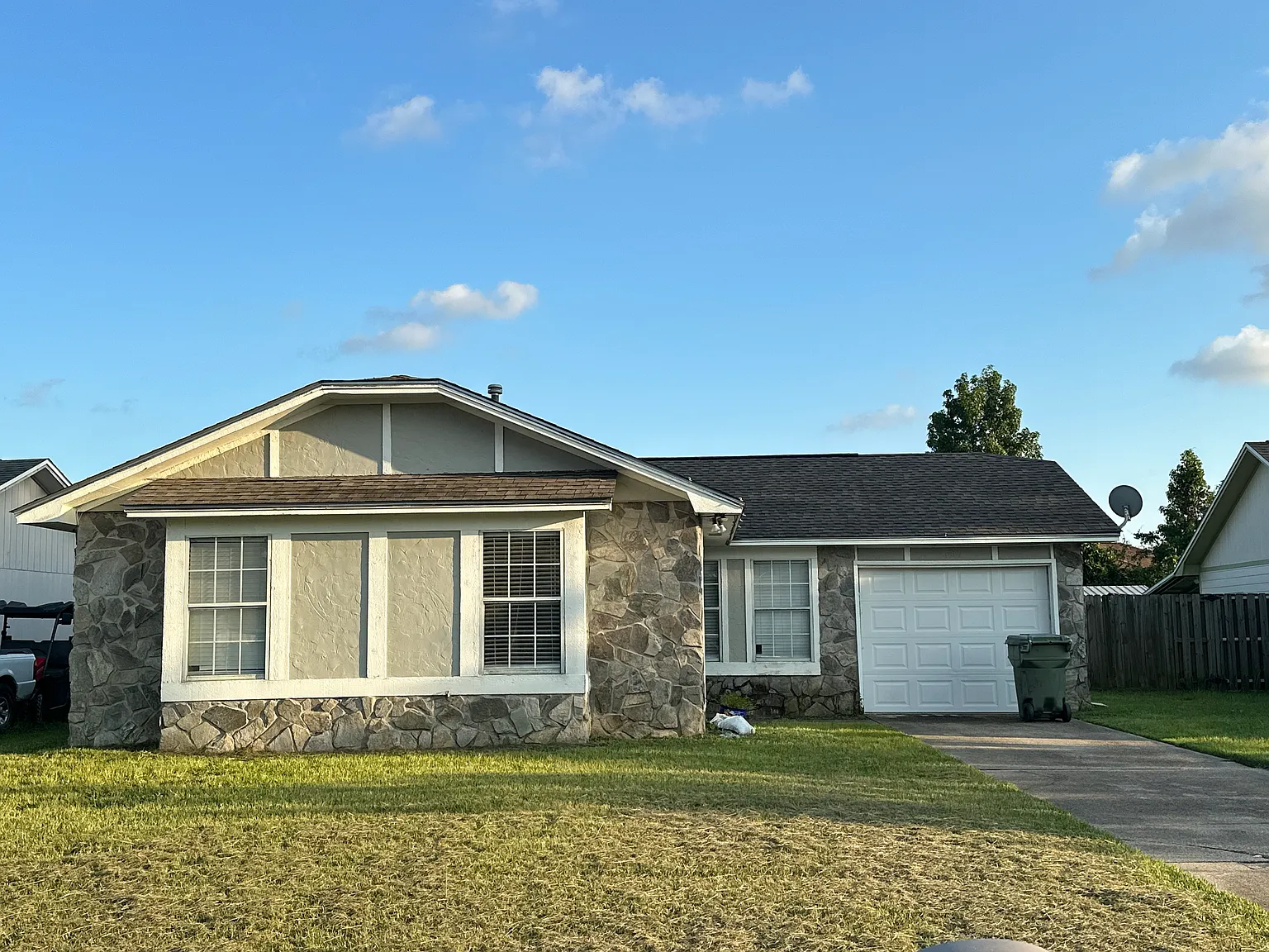 3 bed, 1020 sqft, $1,900 — Photo 2