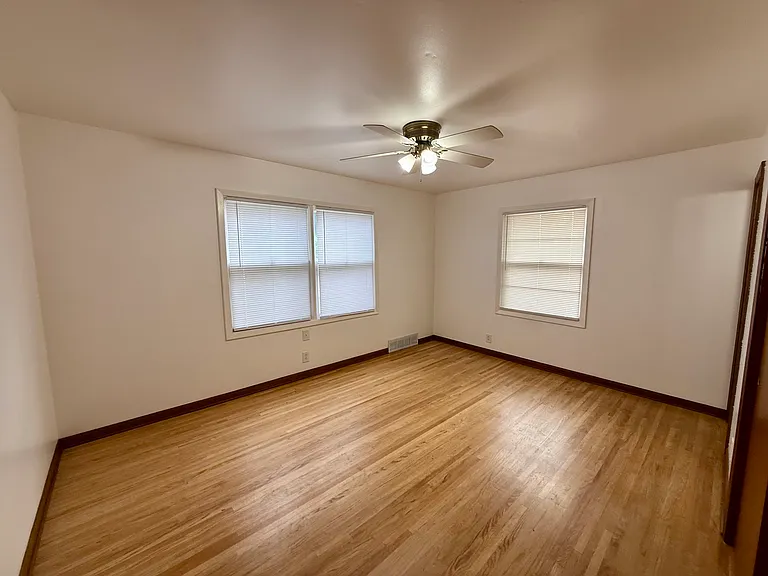 5109 S 83rd St — Photo 21
