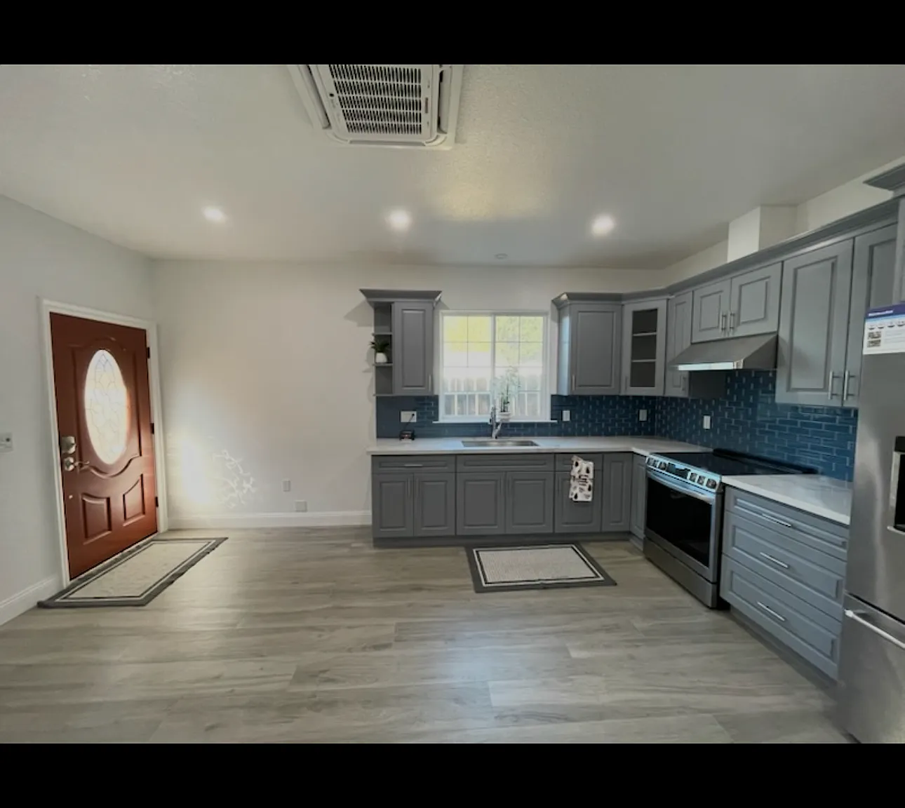 2 bed, $3,200 — Photo 1