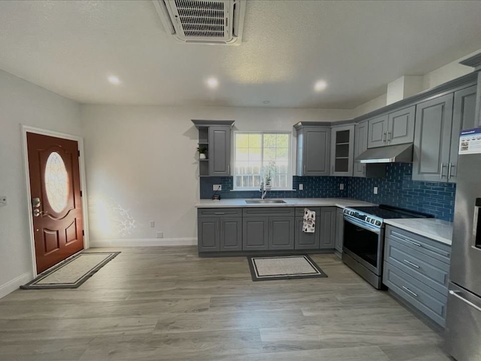 1st image of 2004 Lavonne Ave #2
