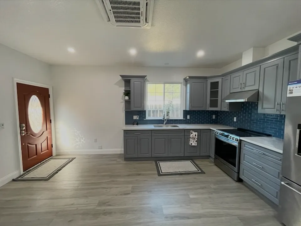 2004 Lavonne Ave #2