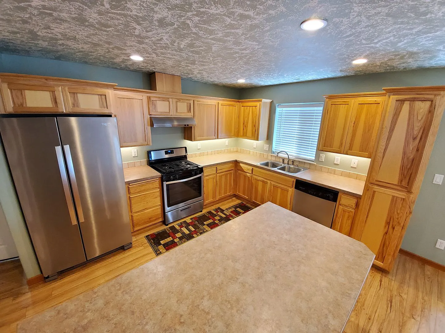 Pet Friendly 3 Bed / 2.5 Bath Home Near I-5 — Photo 4