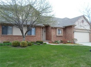 16647 Country Ridge Ct, Macomb, MI 48044