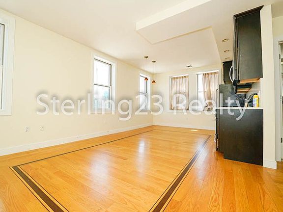 3rd image of 2620 Hoyt Ave S APT 2