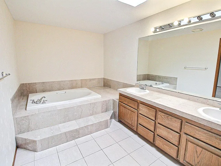 23952 SE 40th Pl — Photo 13
