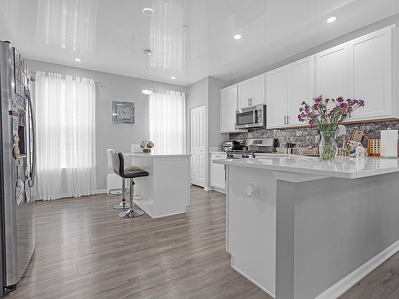 3rd image of 8956 Dolby St