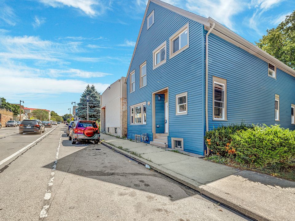 1st image of 2975 S Kinnickinnic Ave #U