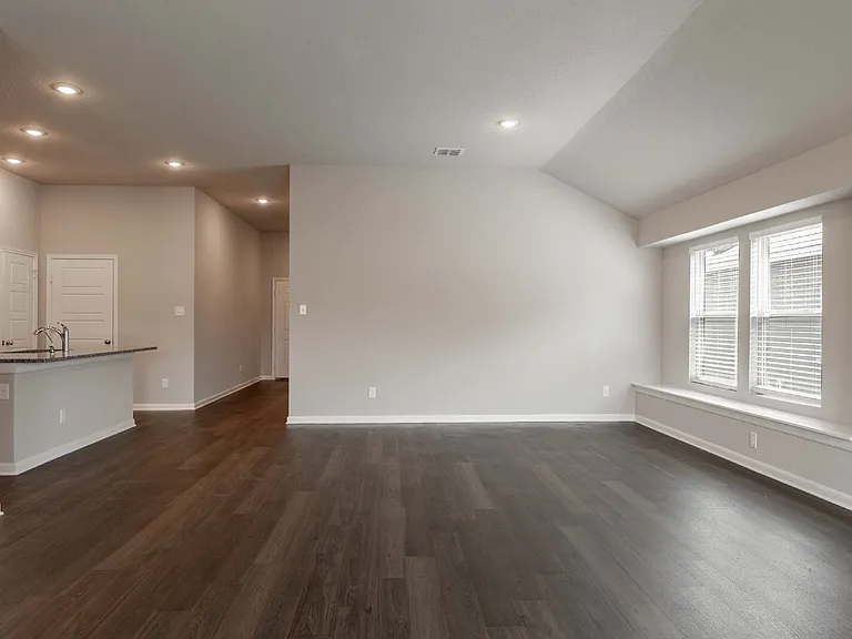 1120 Eagle Xing — Photo 5