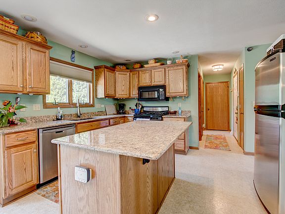 2nd image of 204 Hunters Glen Ln