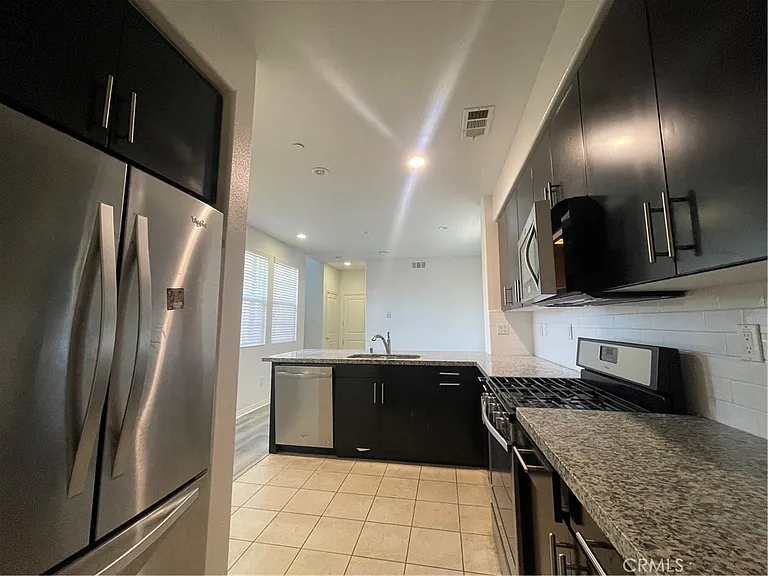 808 S Gladys Ave — Photo 4