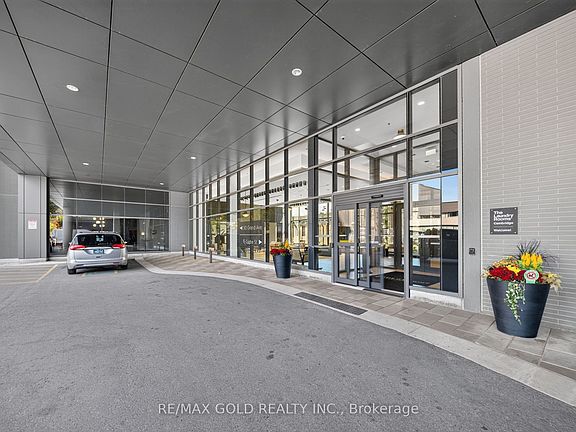 4th image of 15 Glebe St #1310