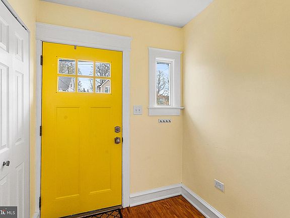 5th image of 403 Windsor Ave