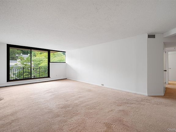 5th image of 25 Rockledge Ave APT 602