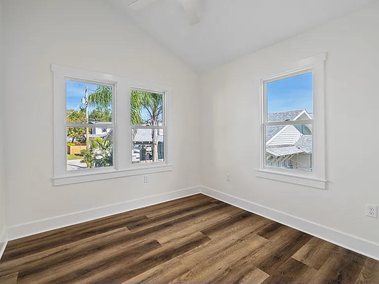 905 E Saint Clair St — Photo 36