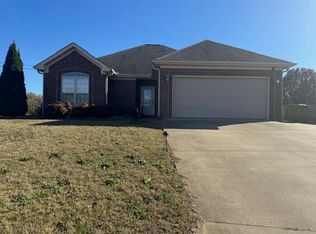 120 Windsor Dr, Muscle Shoals, AL 35661