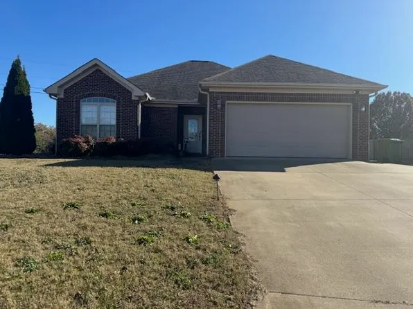 120 Windsor Dr, Muscle Shoals, AL 35661