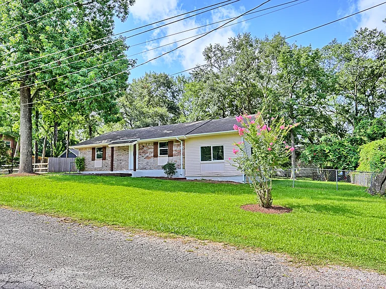 704 Natchez River Cir — Photo 29