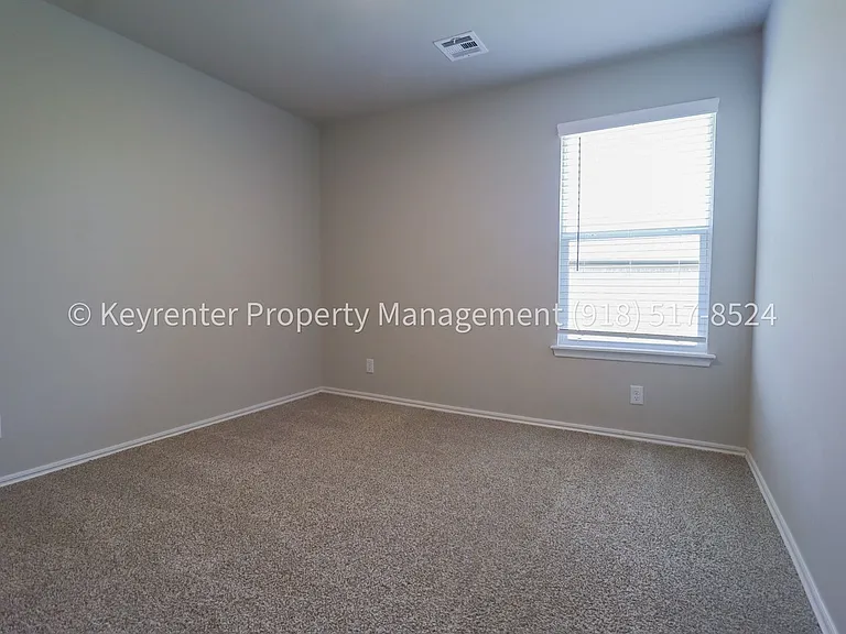 3313 N 23rd West Ave — Photo 17