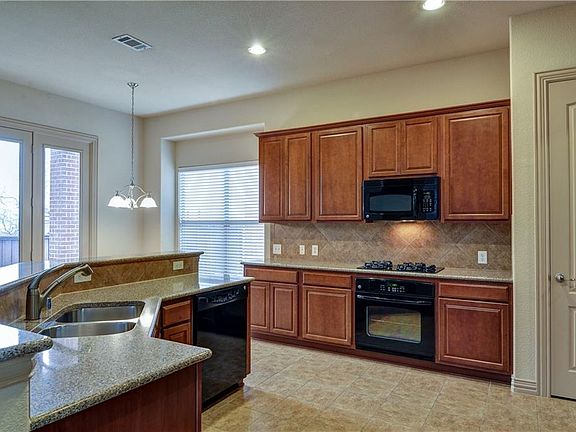 3rd image of 1494 Cambridge Dr