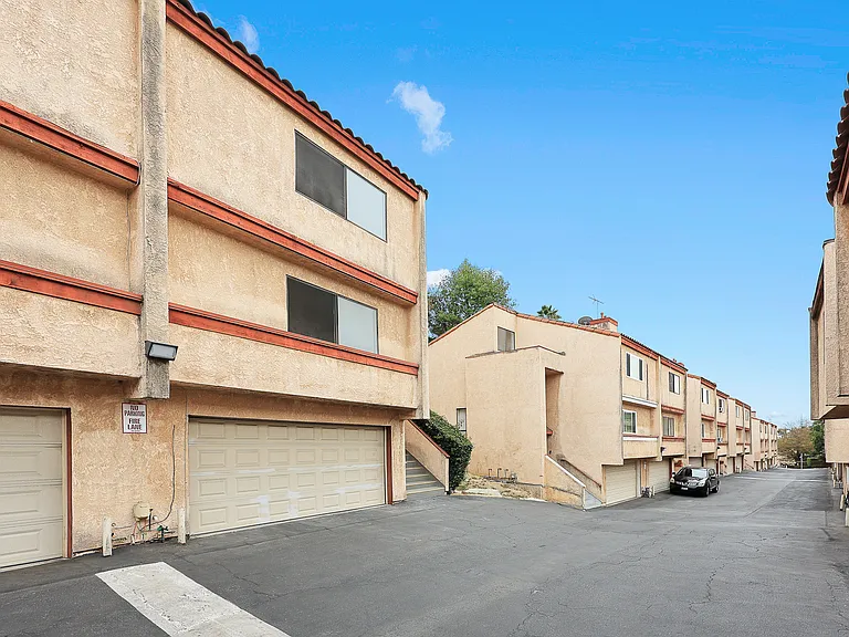 1040 S Garfield Ave — Photo 26