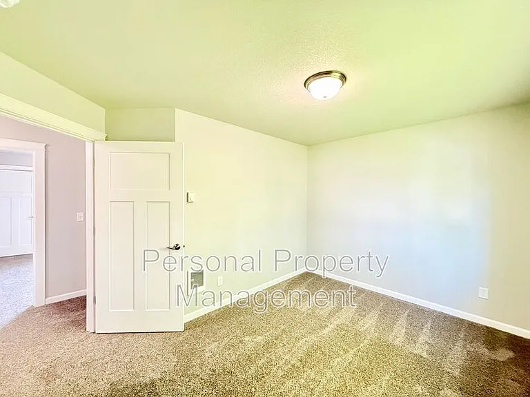 12600 NE 49th St #F — Photo 11