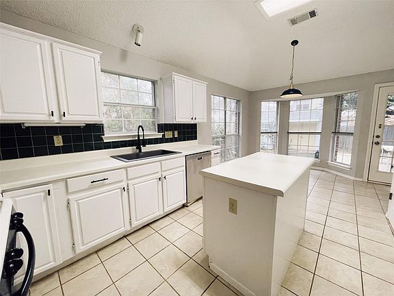 2nd image of 204 Cripple Creek Rd